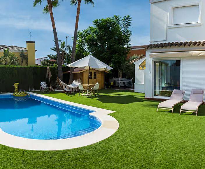 césped artificial para psicinas con Decosport